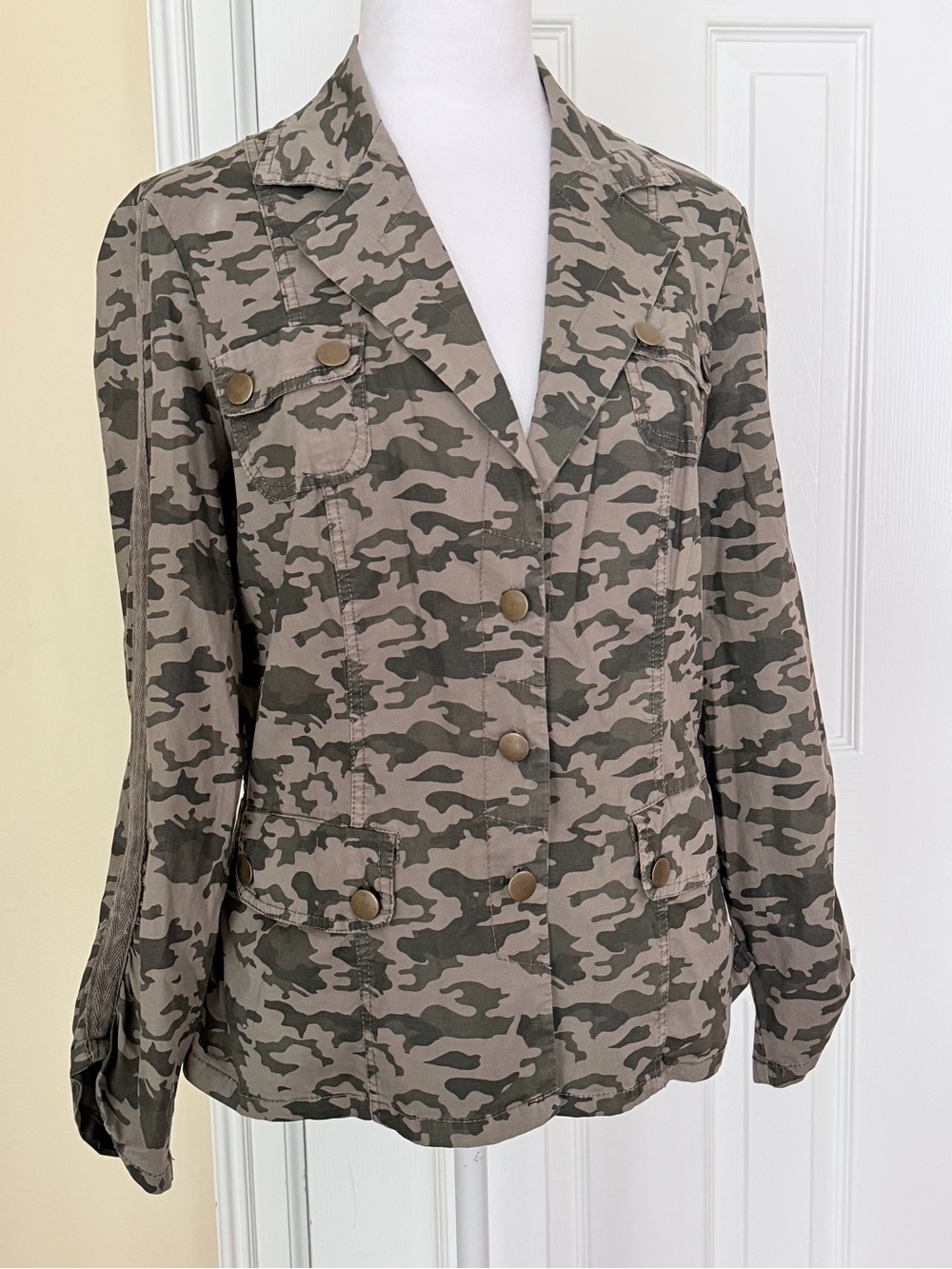 XCVI Wearables Camo Button Front Utility Blazer/Jacket Ruched Cuff Lightweight